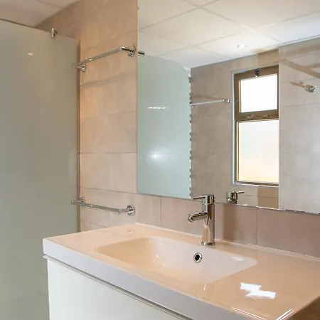 Lydia Uno Apartment *